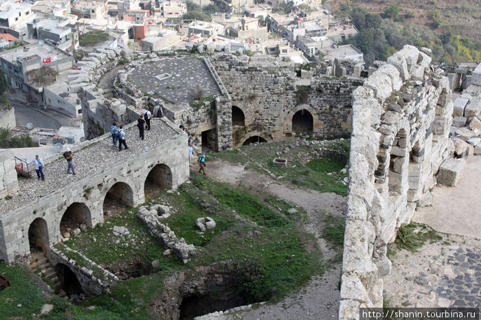 Внешняя стена замка Сирия