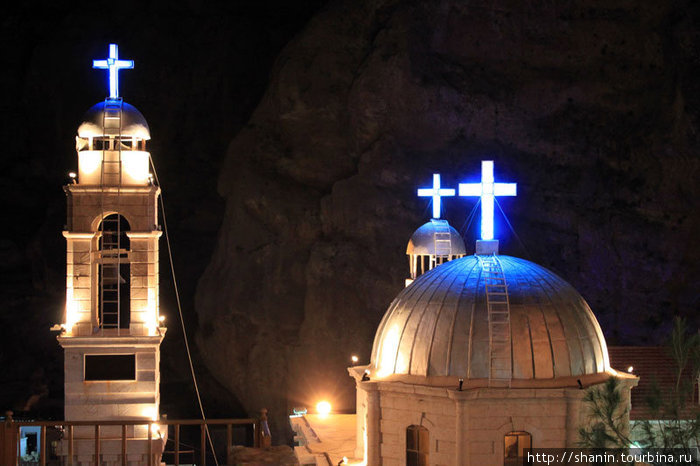 Голубые кресты монастыря Святой Феклы Маалула, Сирия