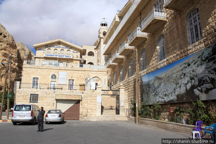 Площадь перед входом в монастырь Святой Феклы Маалула, Сирия