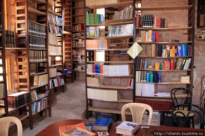 Читальный зал монастырской библиотеки Мар-Муса-аль-Хабаси, Сирия