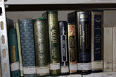 Среди книг монастырской библиотеки есть и на русском языке. Например, на этой полке — Коран.