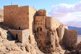 Монастырь Мар Муса очень сильно похож на средневековую крепость