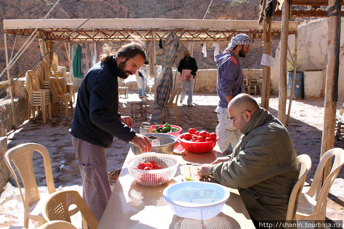 Готовится обед Мар-Муса-аль-Хабаси, Сирия