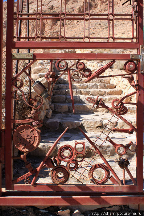 Фрагмент монастырских ворот — в современном стиле Мар-Муса-аль-Хабаси, Сирия