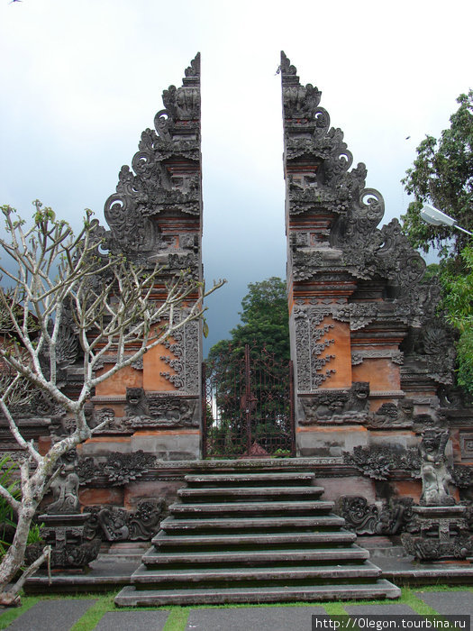Ворота в храм Убуд, Индонезия