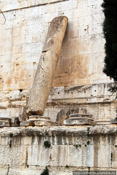Прислоненная колонна Баальбек (древний город), Ливан