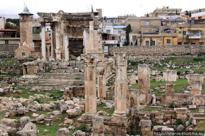Руины храма Венеры Баальбек (древний город), Ливан