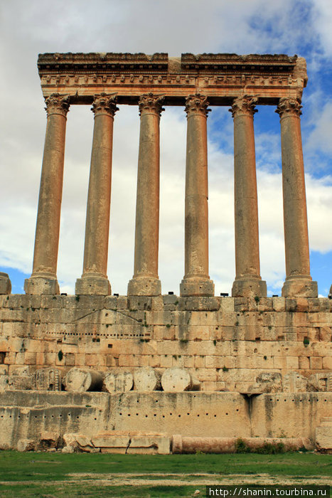 Колонны храма Юпитера Баальбек (древний город), Ливан