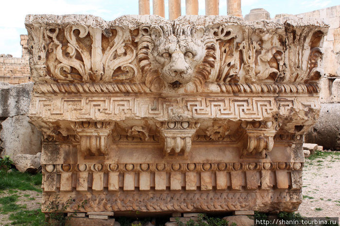 Украшение храма Юпитера Баальбек (древний город), Ливан