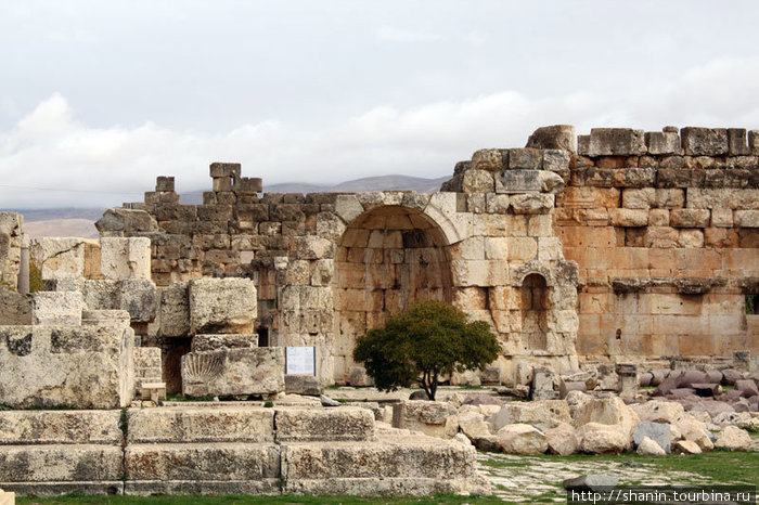 Руины Баальбек (древний город), Ливан