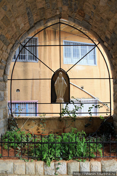 Богородица Бишари, Ливан
