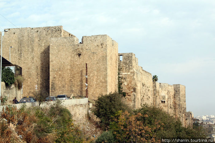 Крепость построена во времена крестоносцев, перестроена при мамлюках Триполи, Ливан
