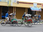 Яванские рикши- всем хватит работы
