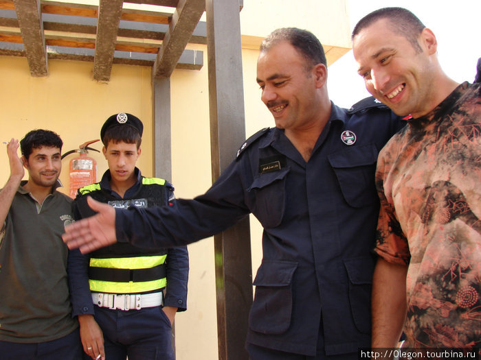 Отведать чаю у полицаев Гора Нево́ (710м), Иордания