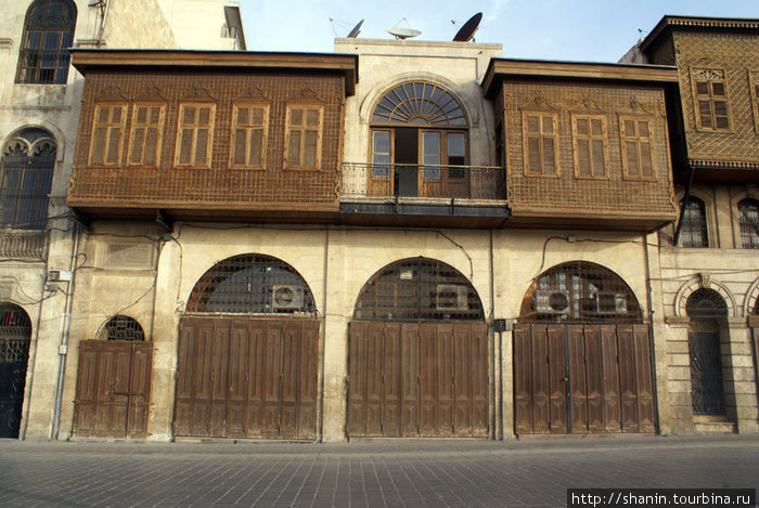 Старый двухэтажный дом в центре Старого города Алеппо, Сирия
