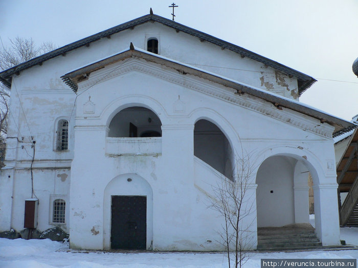 И крыльцо. Старая Русса, Россия