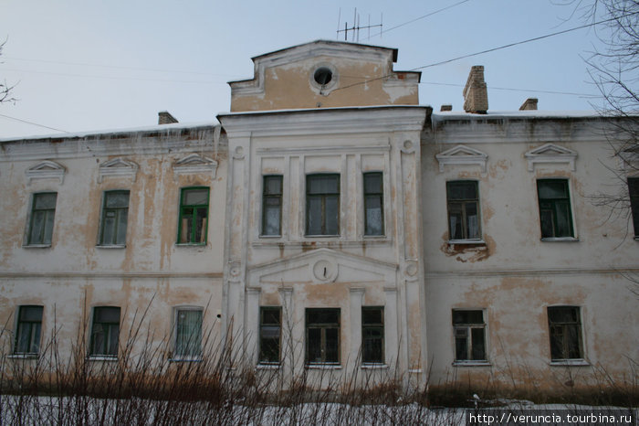 Дом 19 в. неподалеку от монастыря. Старая Русса, Россия