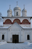 Действующая церковь св. Троицы 17 в., восстановленная в 19 веке.