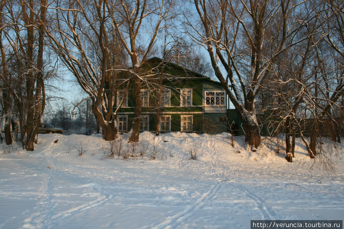 Вид на дом с реки. Старая Русса, Россия