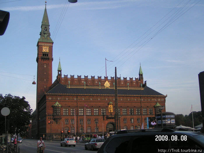 Вид парадного фасада с площади Копенгаген, Дания