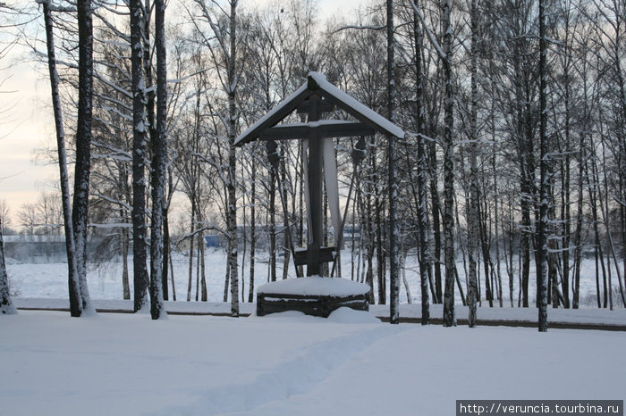 Начало воссоздания древней церкви было положено в ноябре 2003г. На месте строительства был освещен и установлен Галгофский крест, изготовленный в Соловках. Санкт-Петербург, Россия