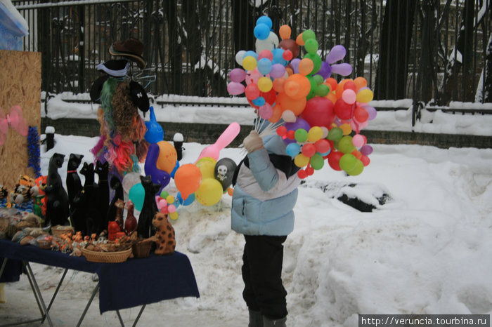 И яркими шариками. Санкт-Петербург, Россия