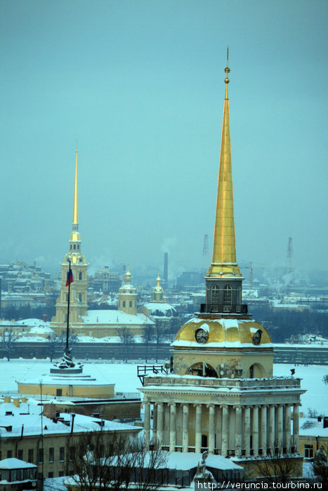 Два шпиля — два брата. Адмиралтейство и Петропавловская крепость. Санкт-Петербург, Россия