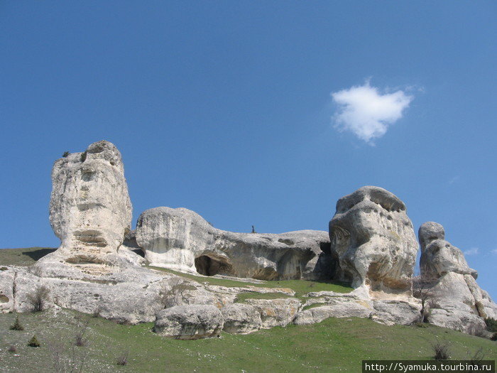 Сфинкс в крыму. Каменные сфинксы Бахчисарай. Сфинксы Крым Бахчисарайский район. Сфинкс Бахчисарай горы. Бахчисарайские сфинксы Севастополь.