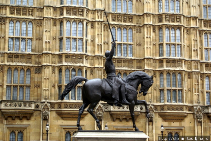 Памятник королю Георгу V Лондон, Великобритания