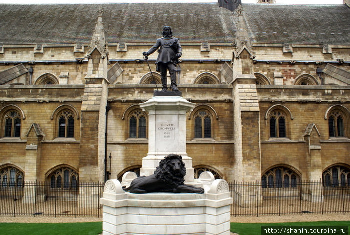 Памятник Оливеру Кромвелю Лондон, Великобритания
