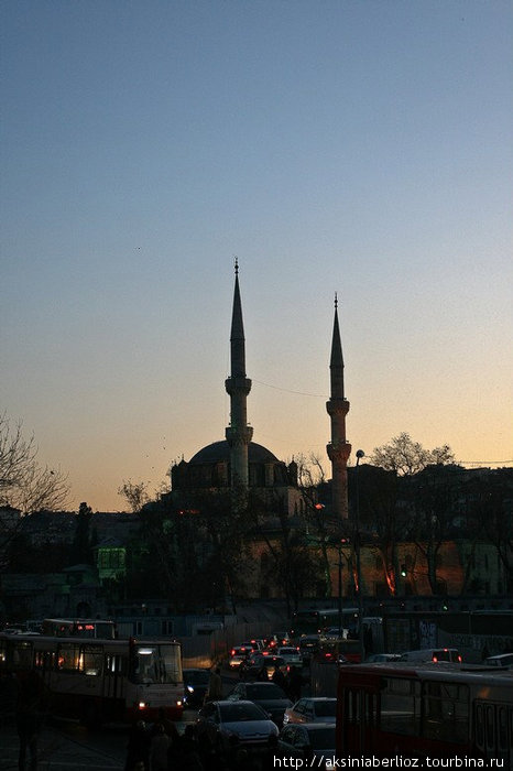 мечеть Валиде и вечерние стамбульские пробки Стамбул, Турция