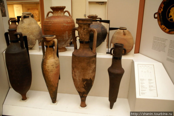 Очень много древнегреческих ваз и амфор Лондон, Великобритания