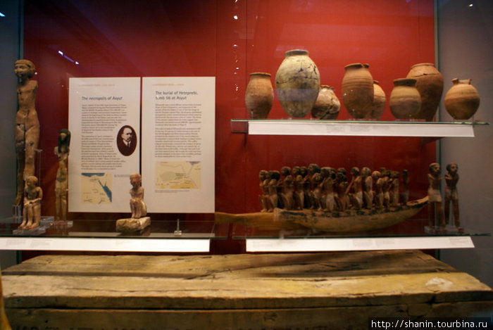 Горшки и археологические находки из Асьюта в Египте Лондон, Великобритания