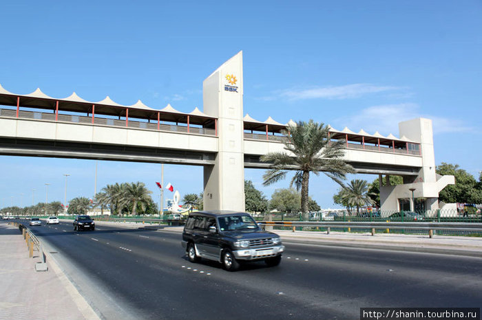 Пешеходный переход над шоссе Манама, Бахрейн