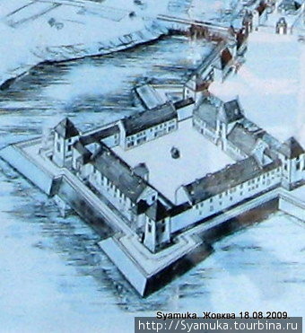 Замок представляет собой квадрат с четырьмя прямоугольными башнями по углам и одной надвратной башней со стороны площади. Жолква, Украина