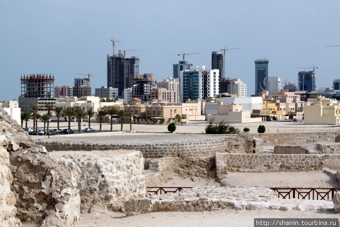 Вид из форта на столицу Бахрейна — Манама-сити Манама, Бахрейн
