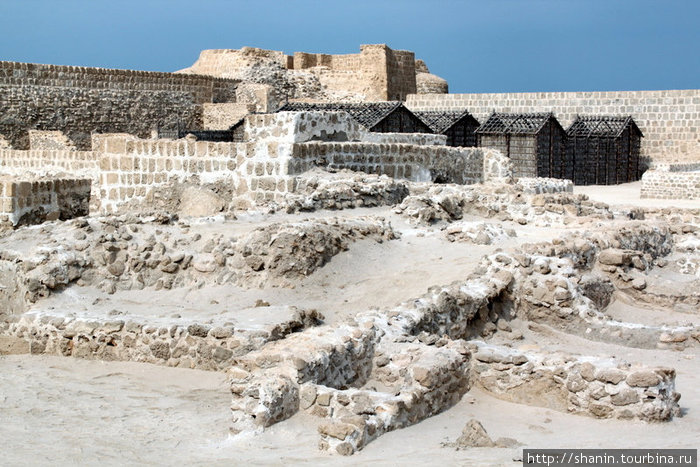 Руины на территории форта Манама, Бахрейн