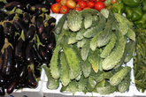 Овощной прилавок на уличном рынке