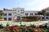 Клумба перед воротами Баб Аль-Бахрейн