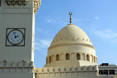 Минарет и купол мечети