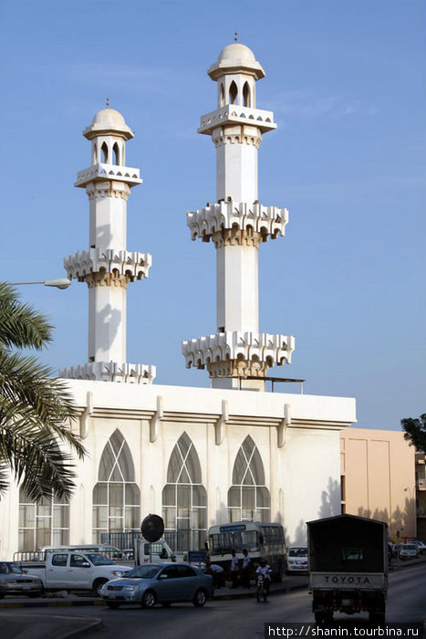Мечеть с двумя минаретами Манама, Бахрейн