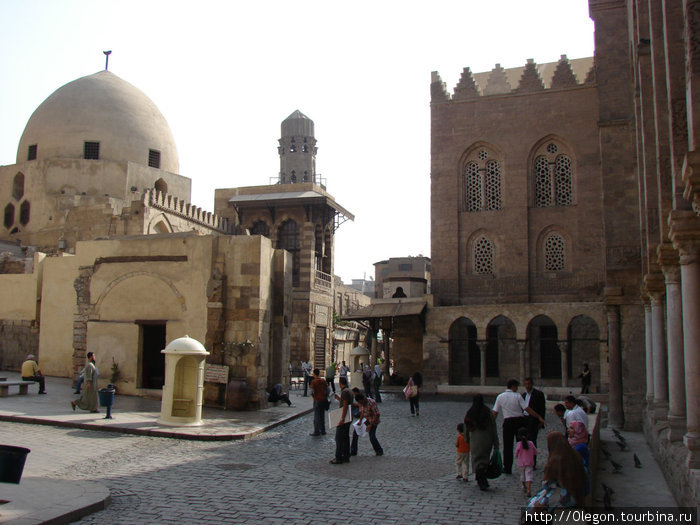 В Каире очень много различных мечетей Каир, Египет