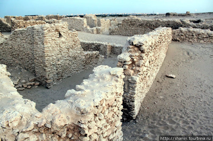 Храм Саар посреди пустыни Южная мухафаза, Бахрейн