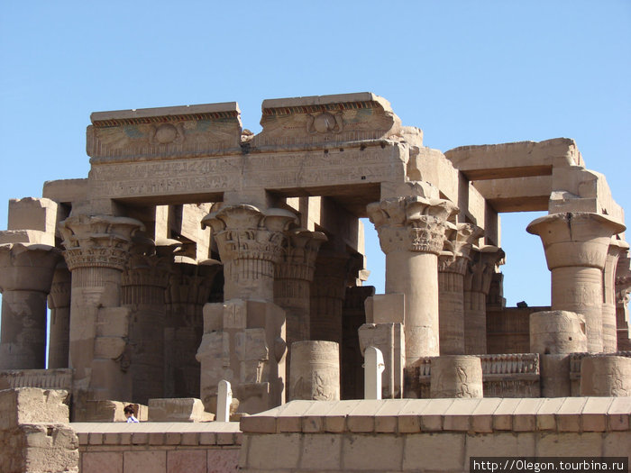 Один из многочисленных храмов Египта Египет