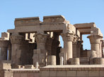 Один из многочисленных храмов Египта