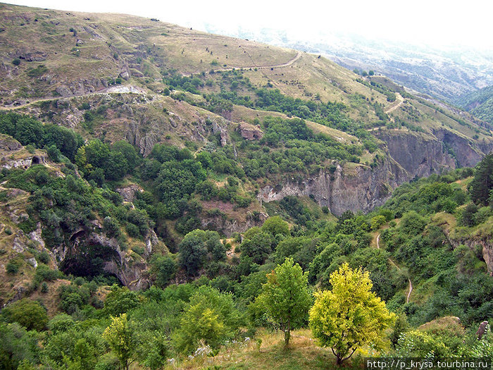 Внизу — Горис Горис, Армения