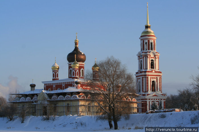 Нарядная Воскресенская церковь. Старая Русса, Россия