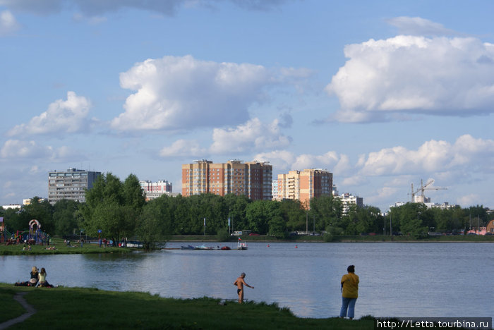 Московский парк в конце мая Москва, Россия