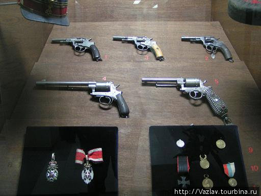 Револьверы и медали Белград, Сербия