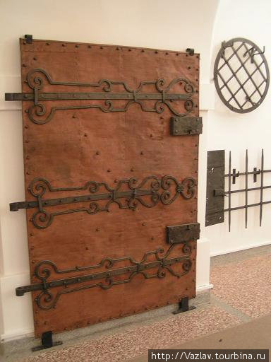 Дверь в средневековье Нови-Сад, Сербия
